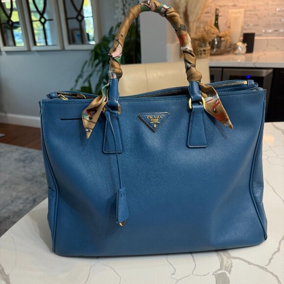 Prada Saffiano Leather Medium Galleria Double Zip Tote - Picture 1 of 10